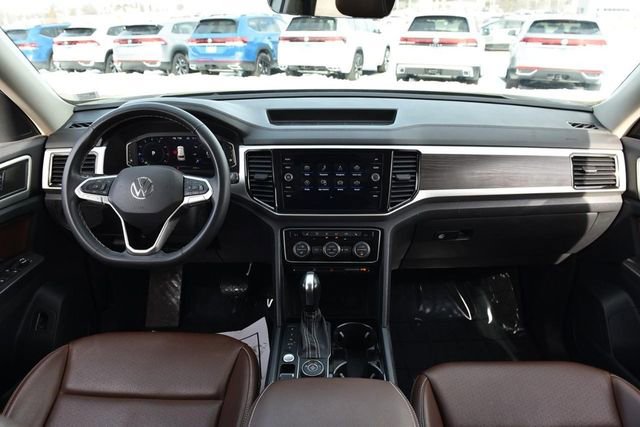 Used 2022 Volkswagen Atlas SE w/ Black Wheel Package image 7