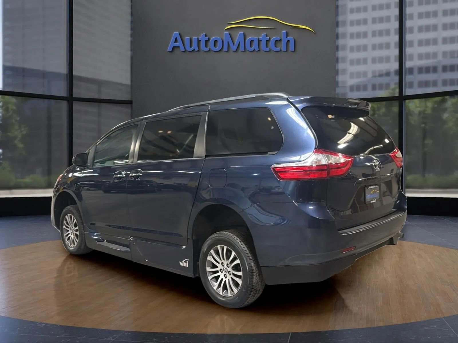 Used 2019 Toyota Sienna XLE FWD image 8