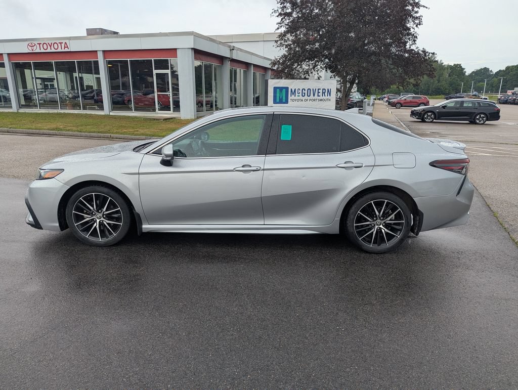 Used 2023 Toyota Camry SE w/ Cold Weather Package AWD/4WD image 2