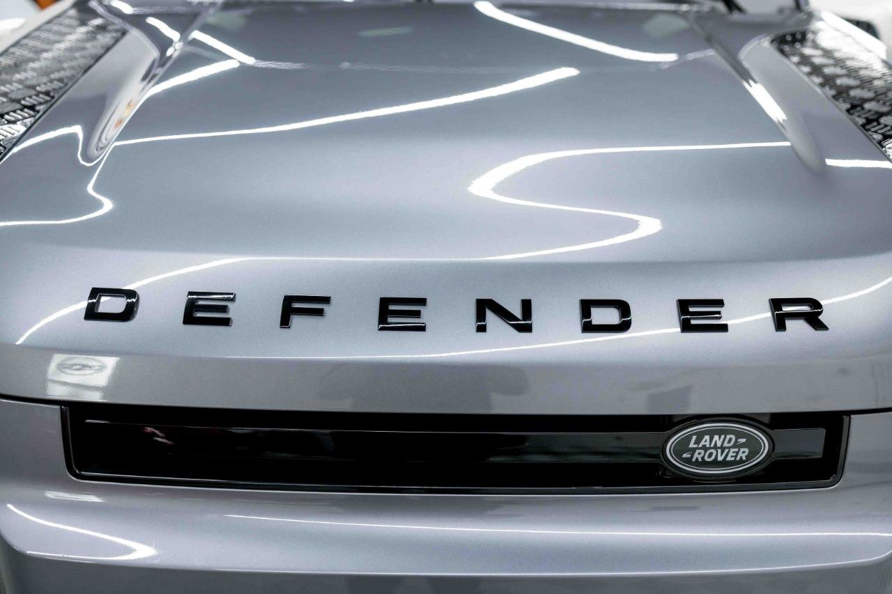 Used 2023 Land Rover Defender 130 SE image 15