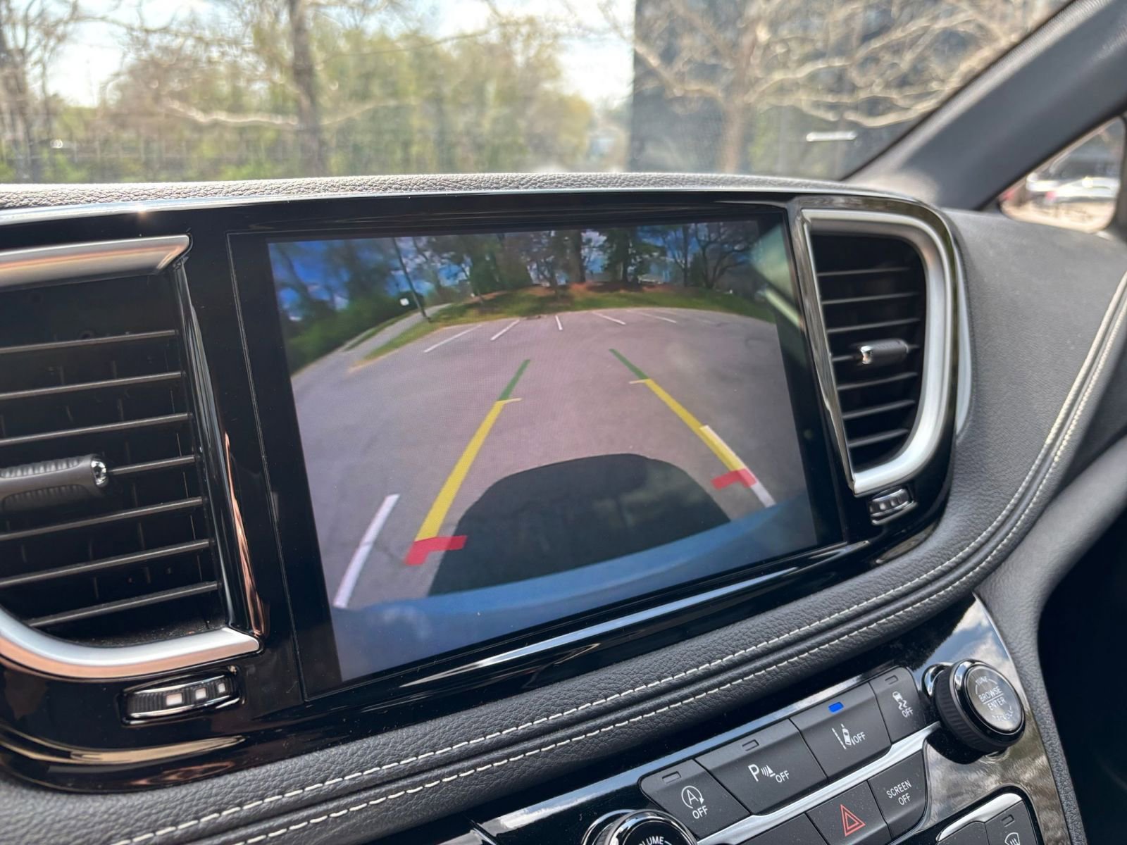 Used 2025 Chrysler Pacifica Limited image 27