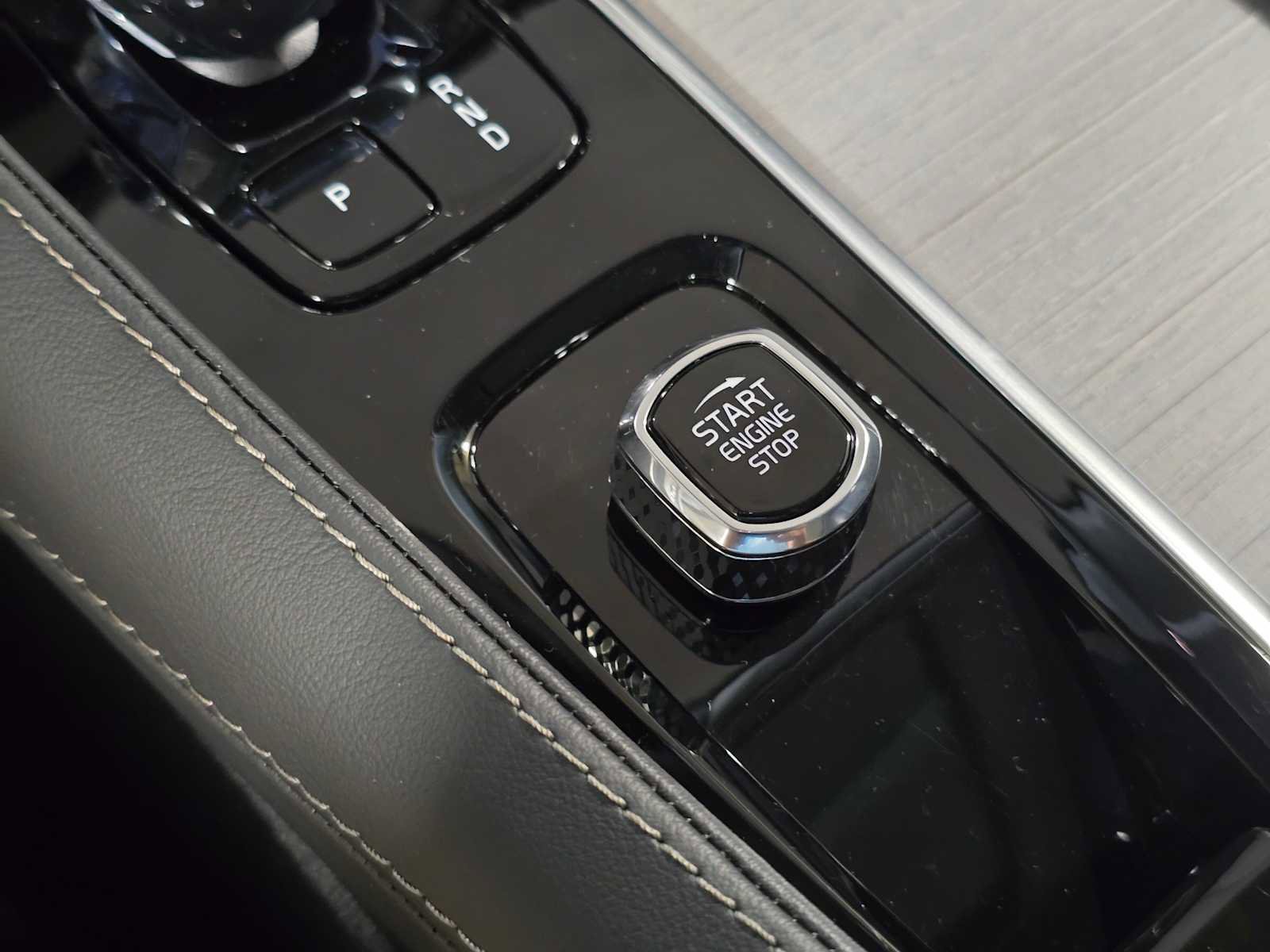 Used 2025 Volvo XC90 B6 Ultra w/ Protection Package Premier image 17