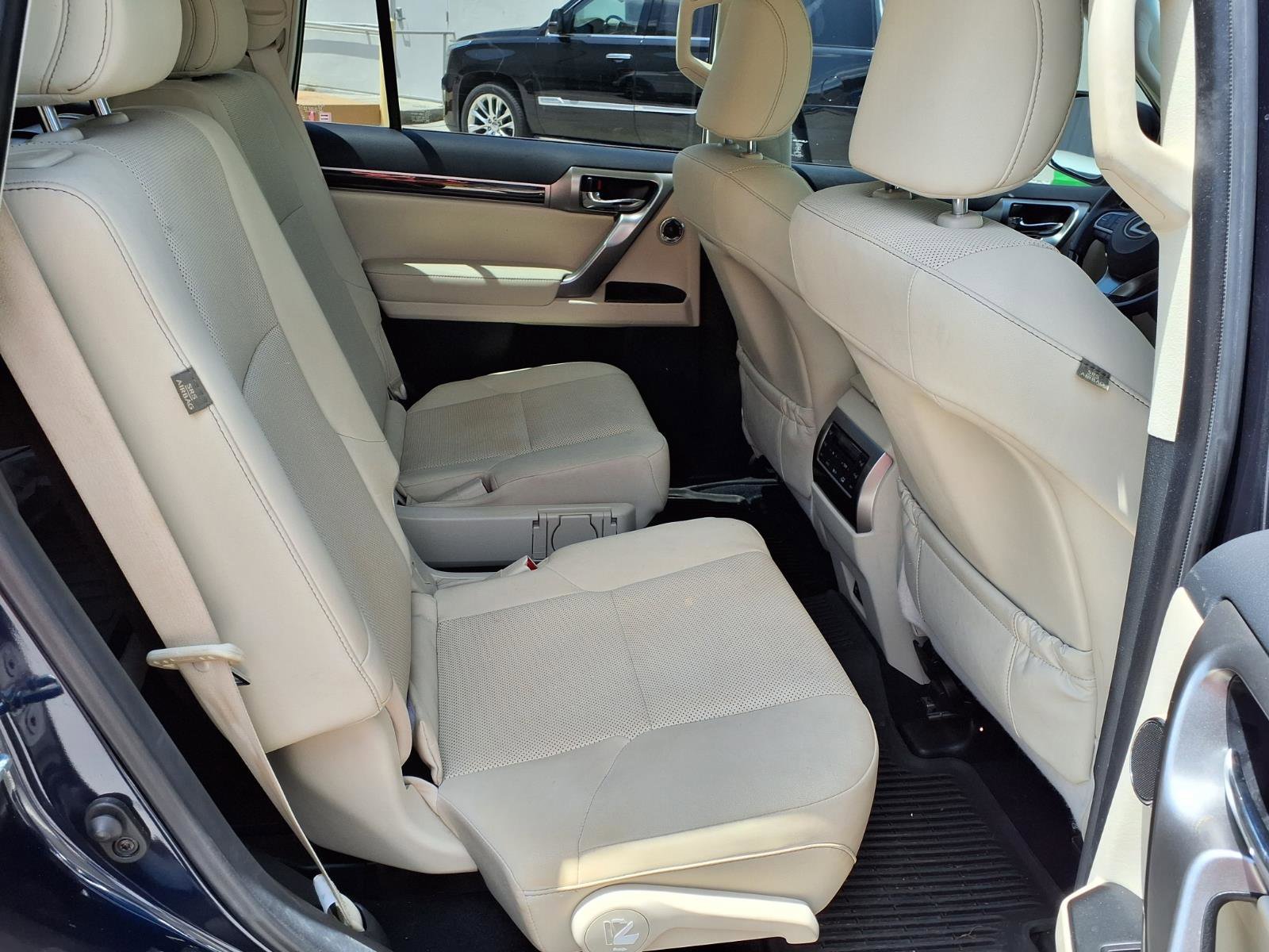 Used 2023 Lexus GX 460 Premium w/ Accessory Package image 10