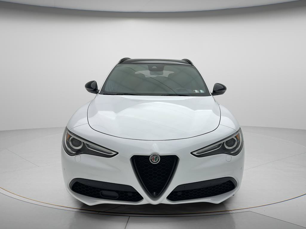 Used 2023 Alfa Romeo Stelvio Veloce AWD/4WD image 5