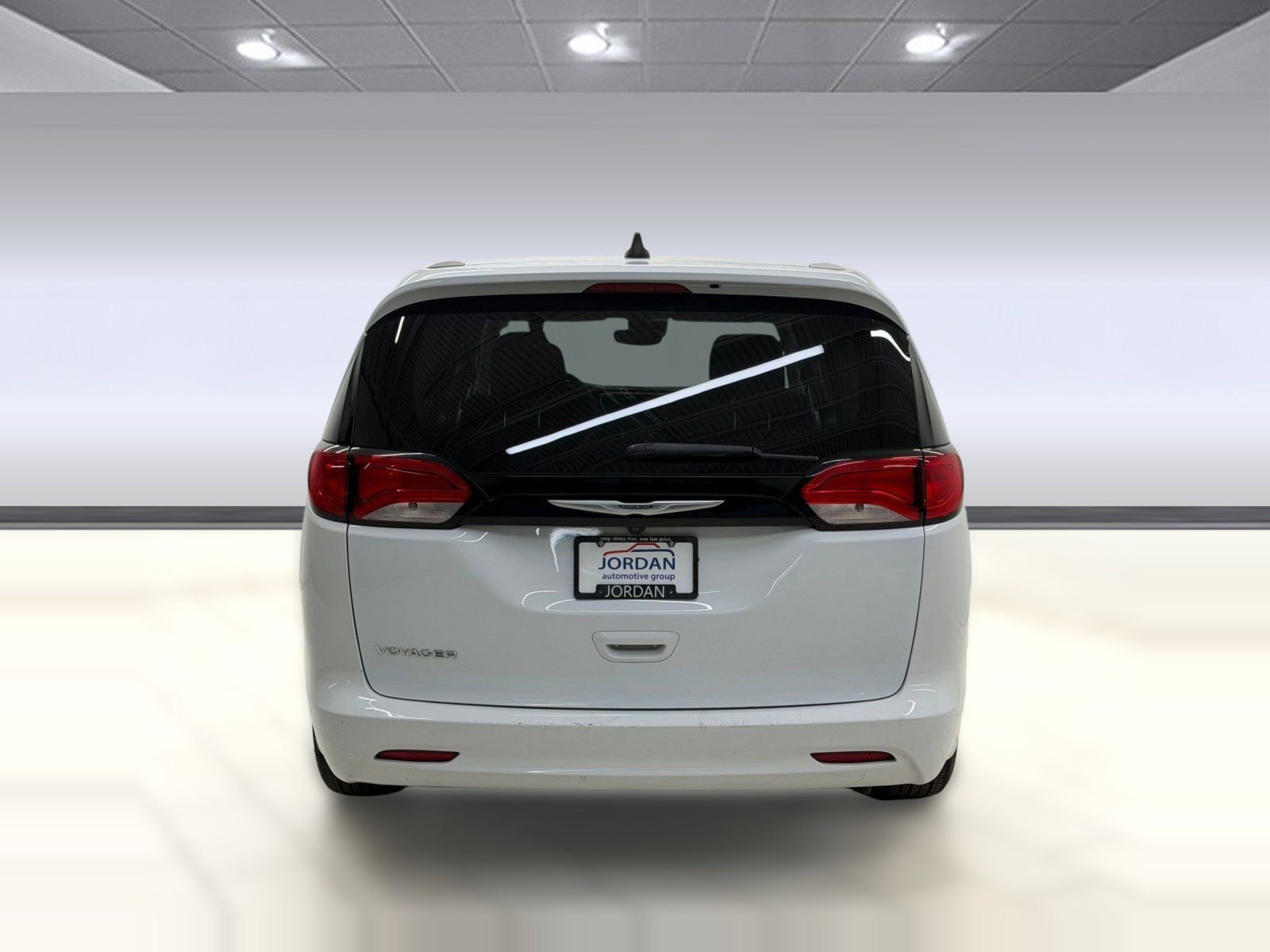 Used 2023 Chrysler Voyager LX image 7