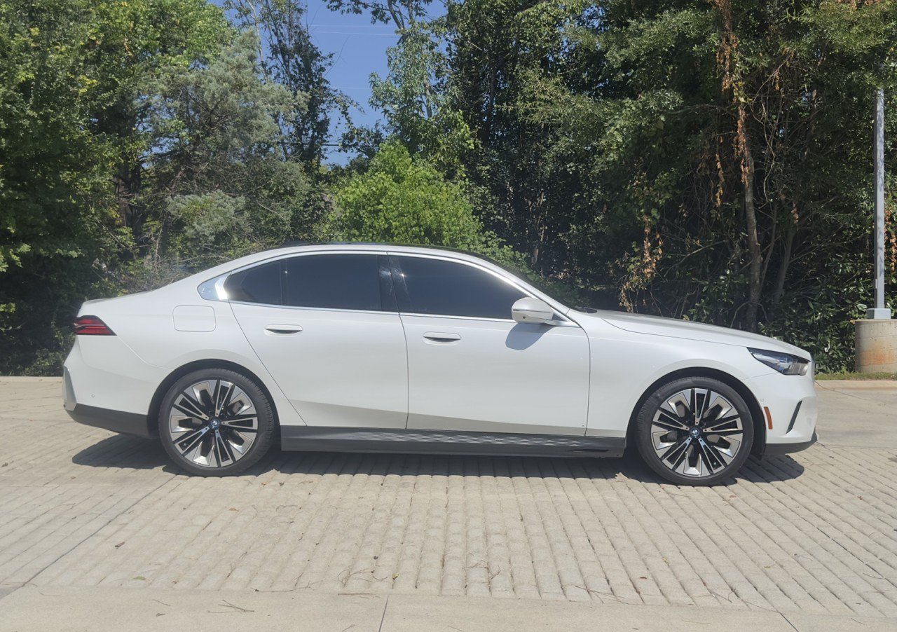 Used 2024 BMW i5 eDrive40i w/ M Sport Package RWD image 4