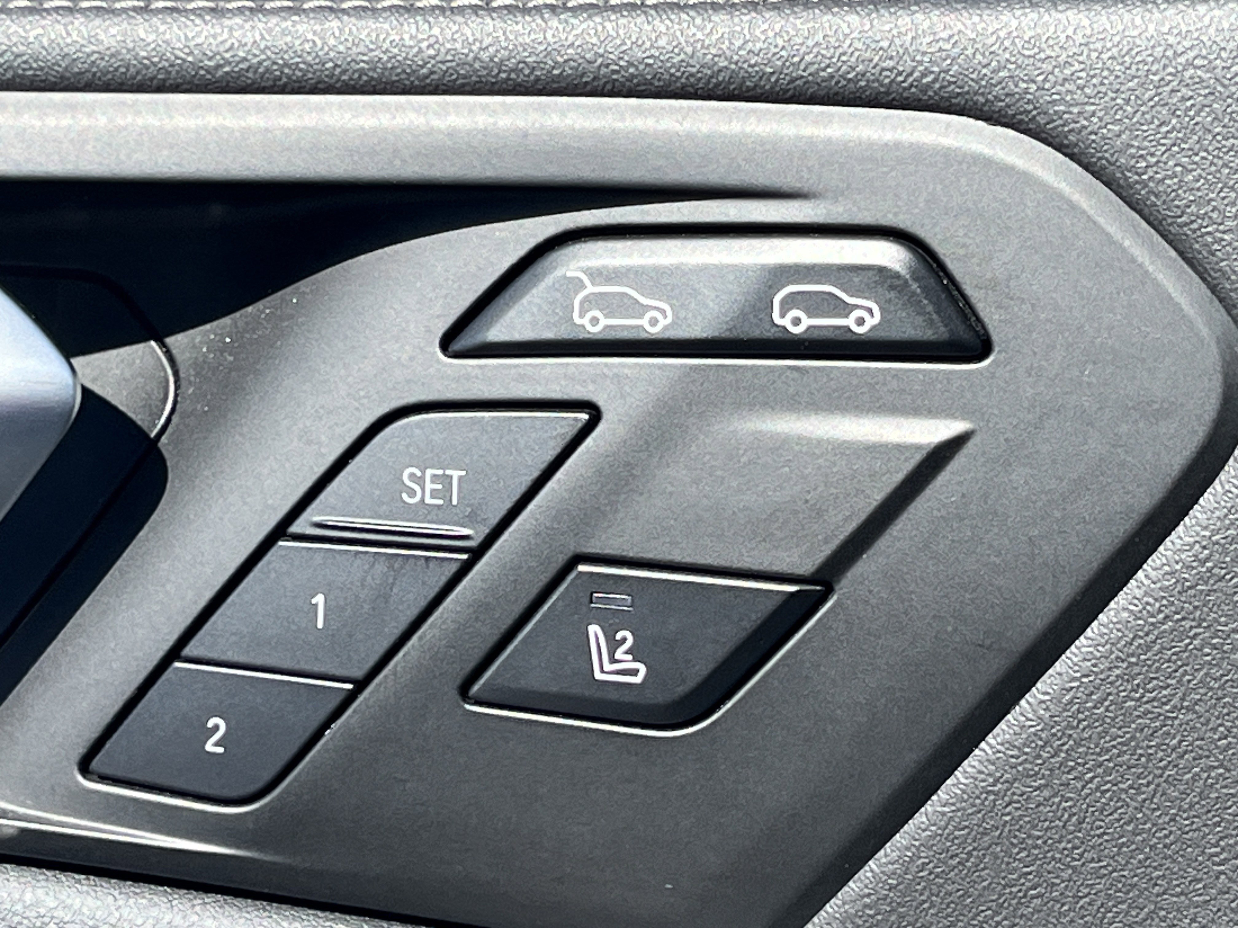 Used 2024 BMW X6 xDrive40i image 17