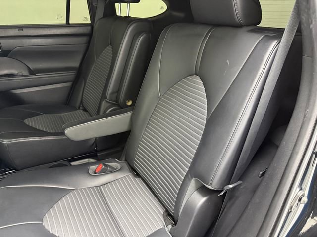 Used 2021 Toyota Highlander XSE FWD image 33