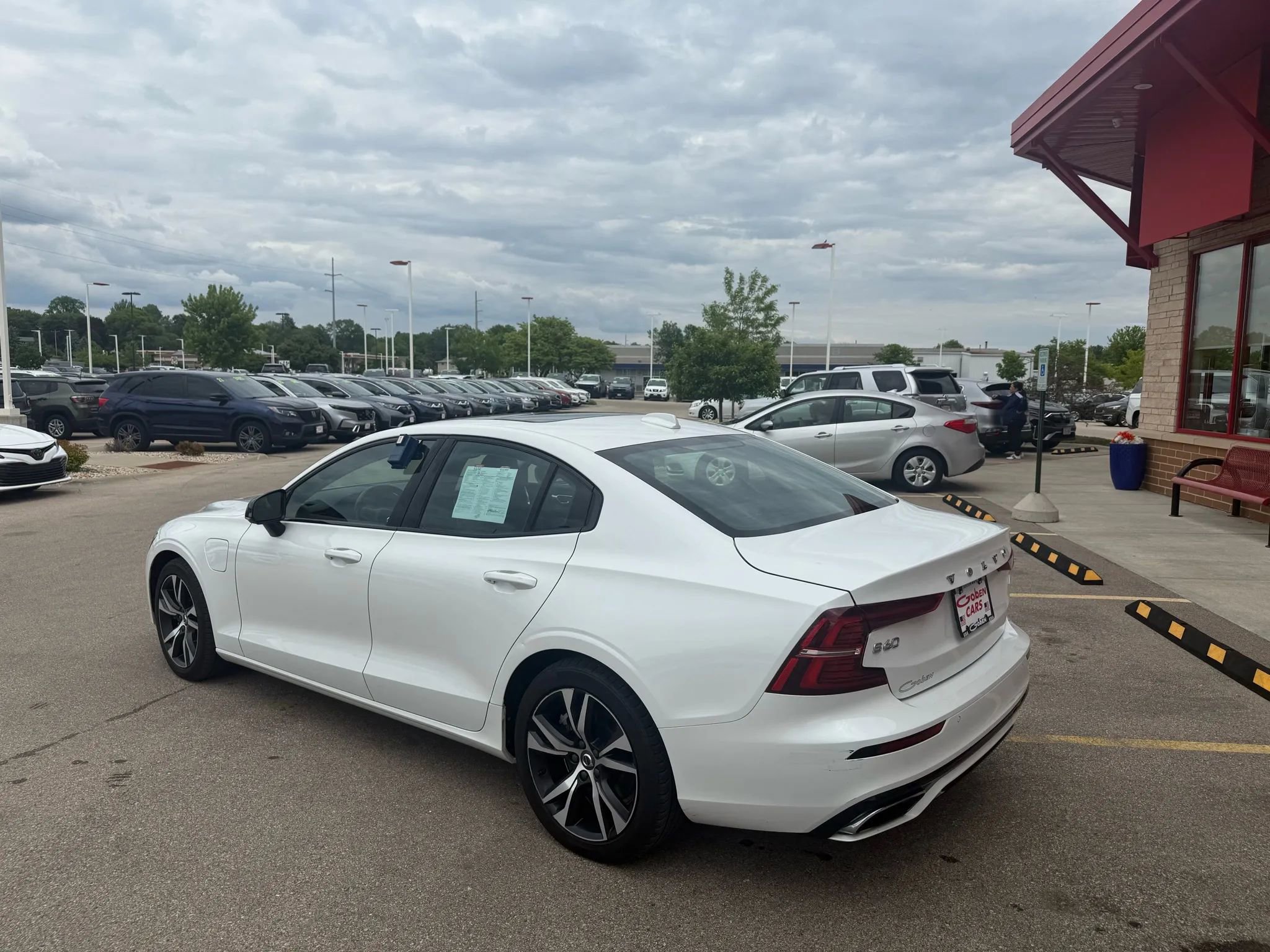 Used 2022 Volvo S60 T8 R-Design Expression AWD/4WD image 5