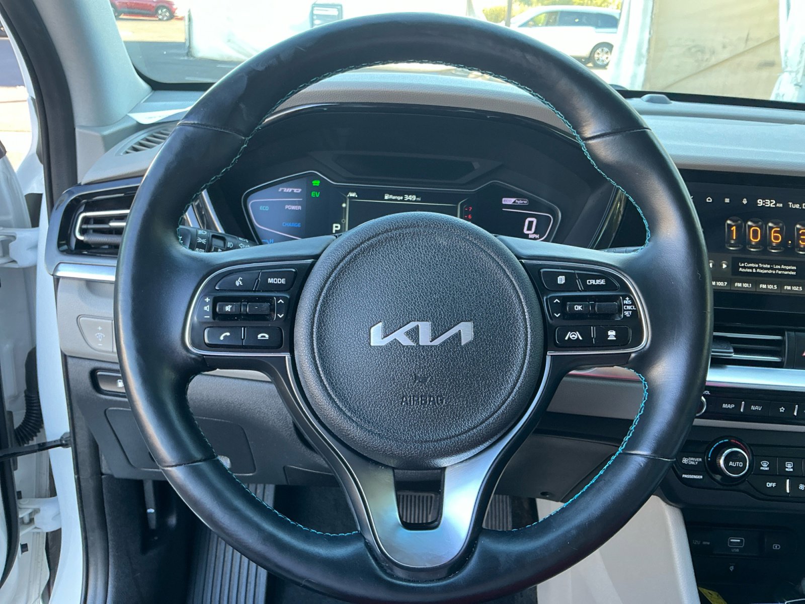 Used 2022 Kia Niro EX Premium image 9