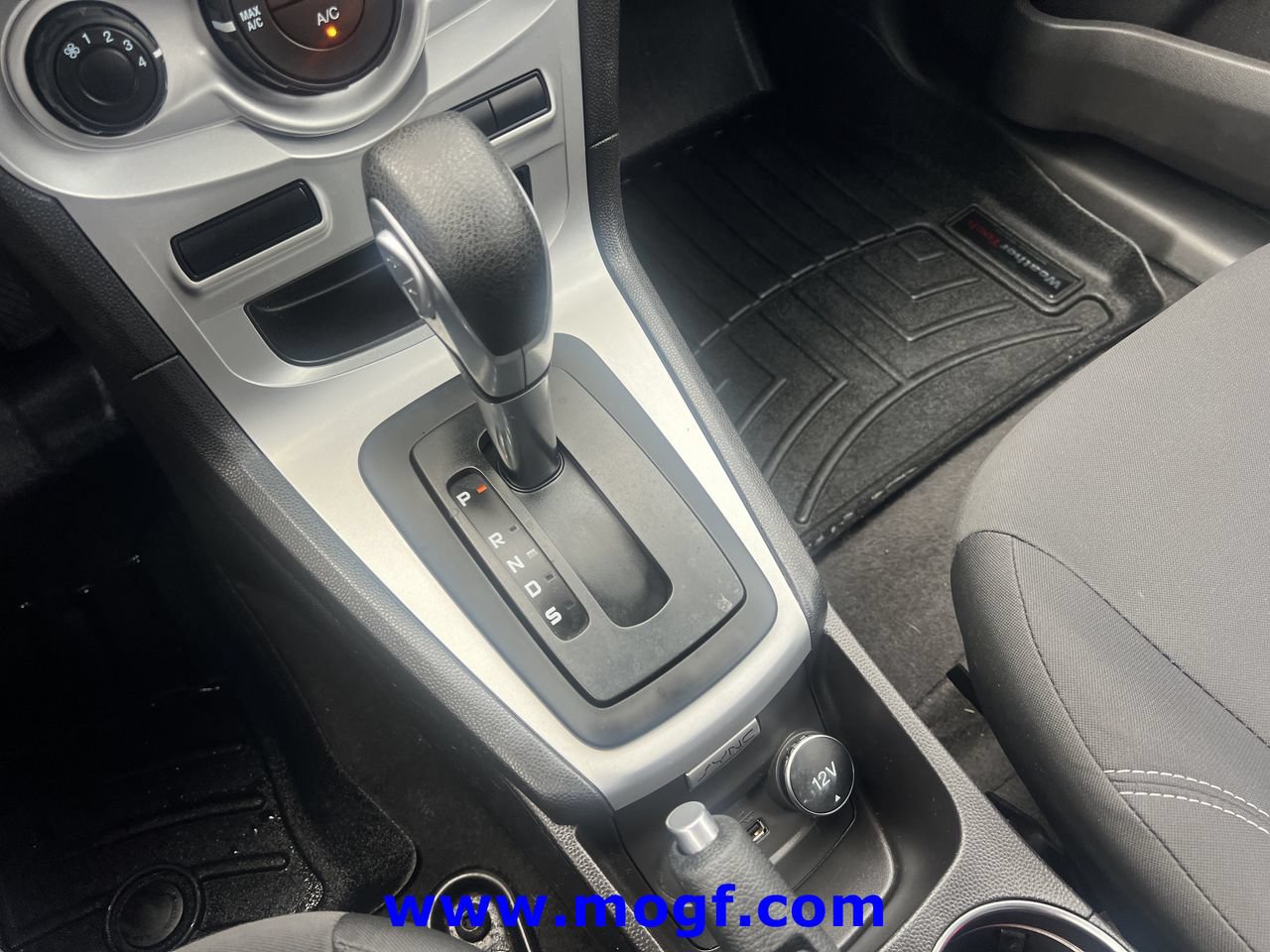 Used 2015 Ford Fiesta SE FWD image 9