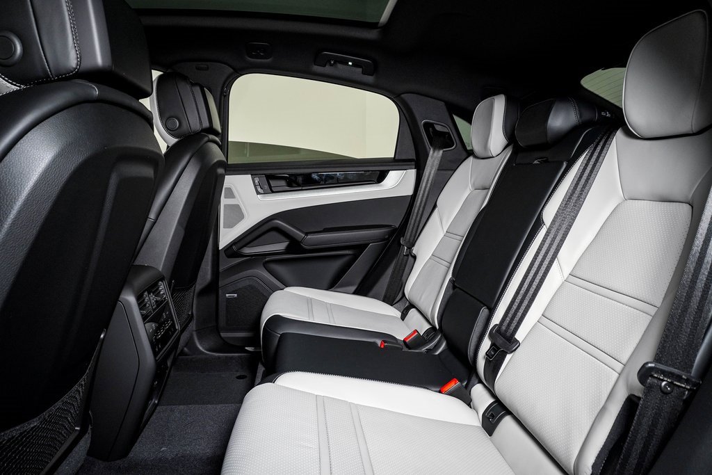 New 2026 Porsche Cayenne Coupe image 17