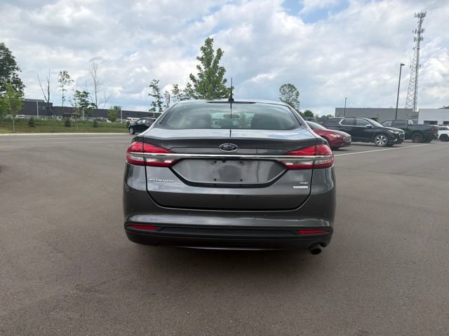 Used 2018 Ford Fusion SE w/ Fusion SE Technology Package FWD image 4