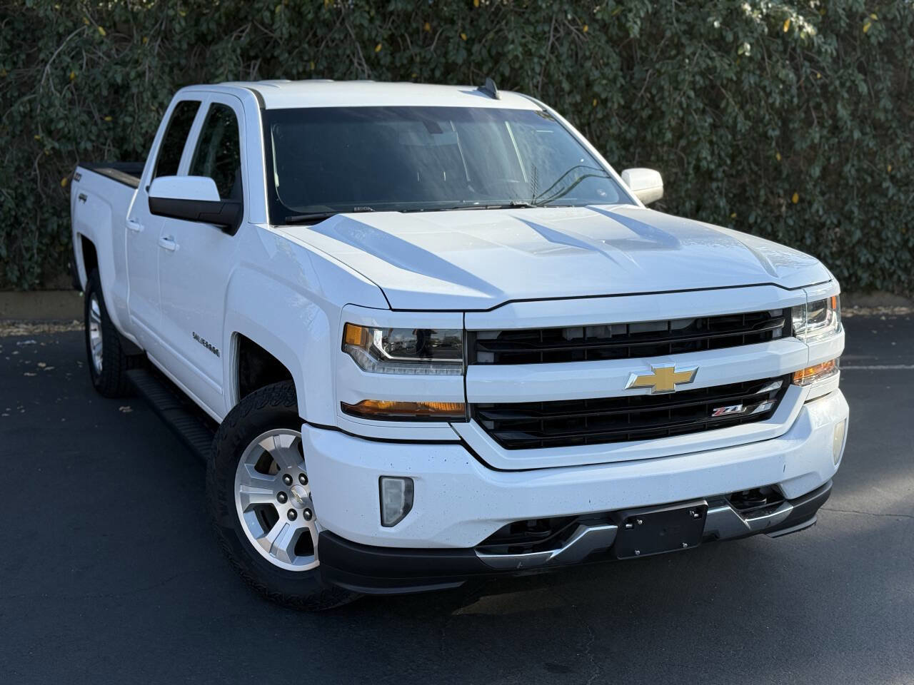 Used 2017 Chevrolet Silverado 1500 LT image 2