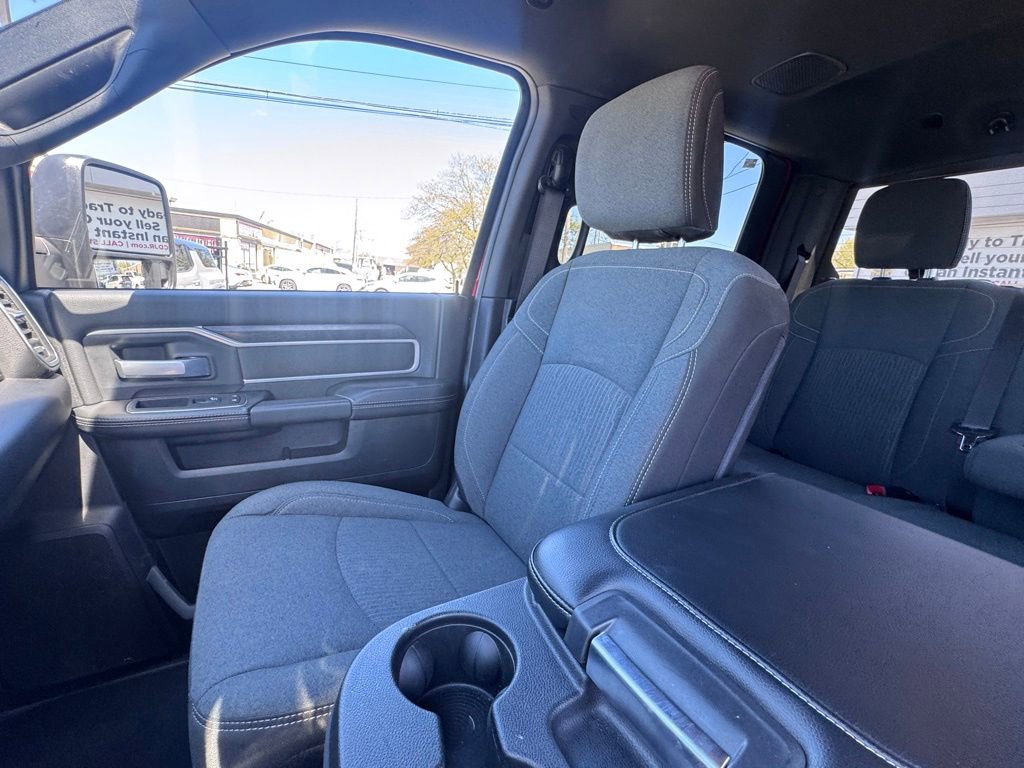 Used 2024 RAM 2500 Big Horn w/ Night Edition AWD/4WD image 15