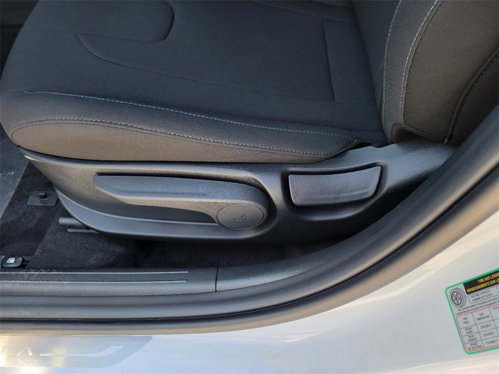 Used 2025 Hyundai Elantra Sport image 11