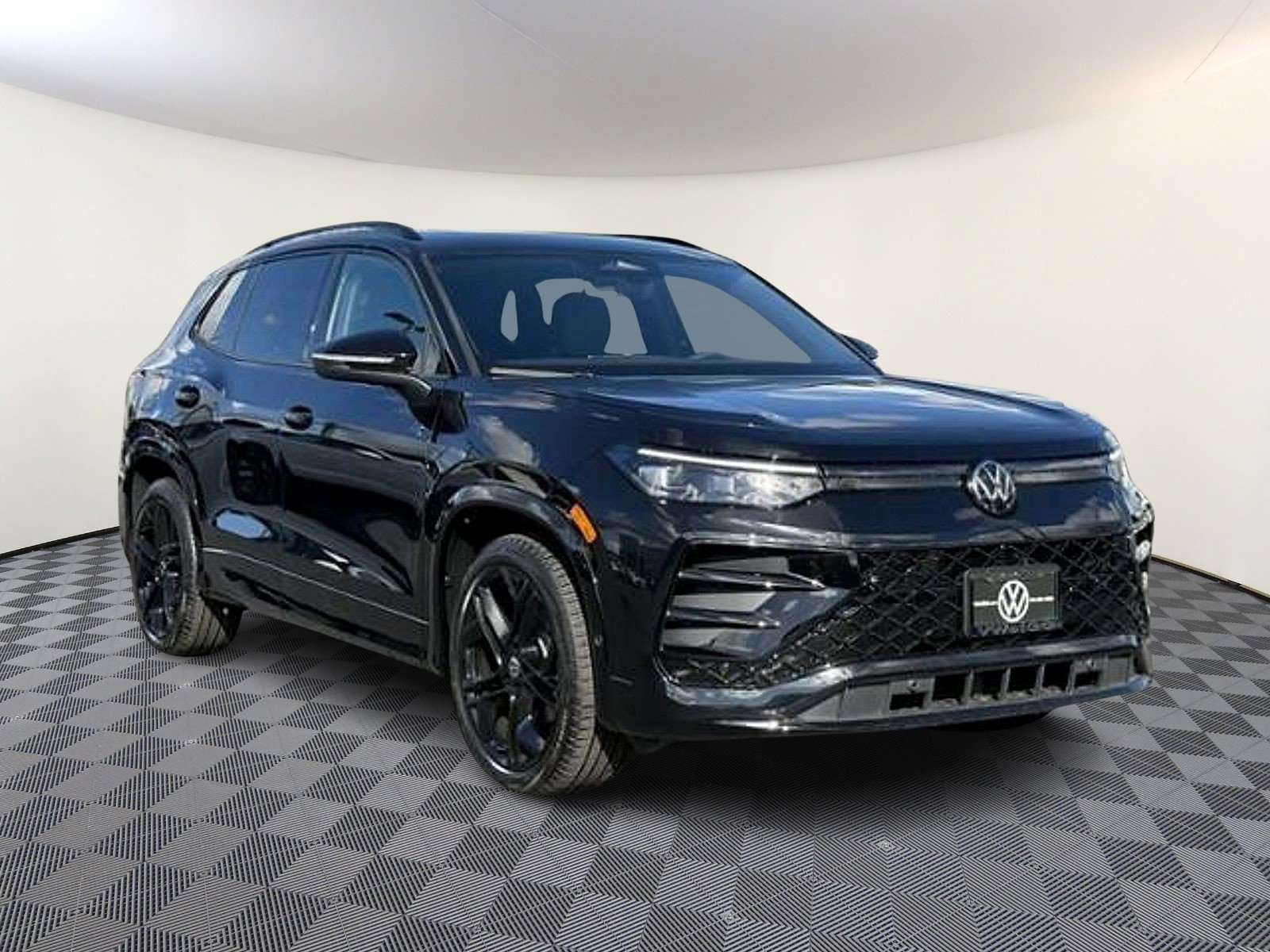New 2026 Volkswagen Tiguan SE R-Line FWD image 1