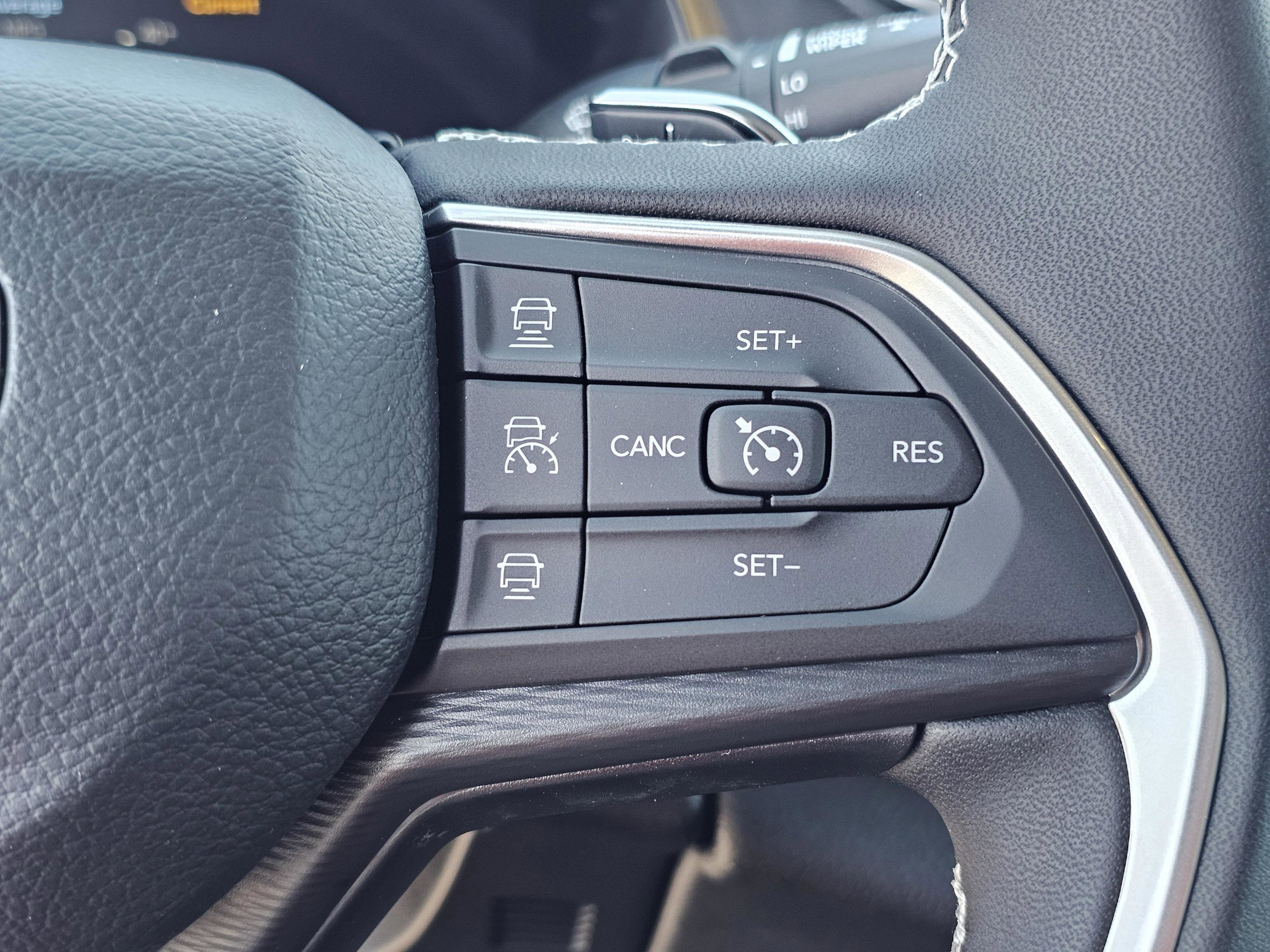 New 2025 Jeep Grand Cherokee L Altitude image 15