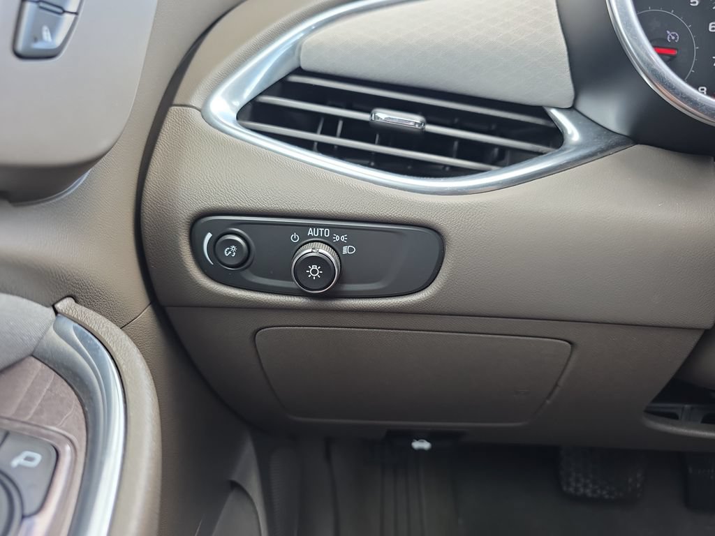 Used 2021 Chevrolet Malibu LT FWD image 12