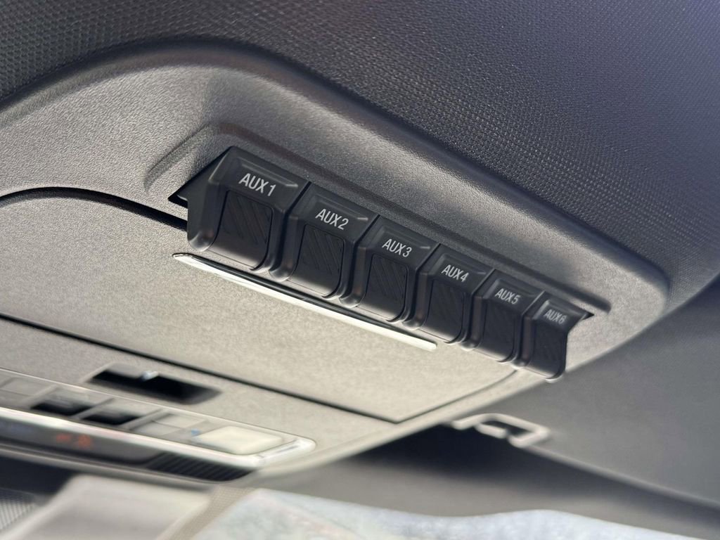 Used 2025 Ford F150 Raptor AWD/4WD image 16