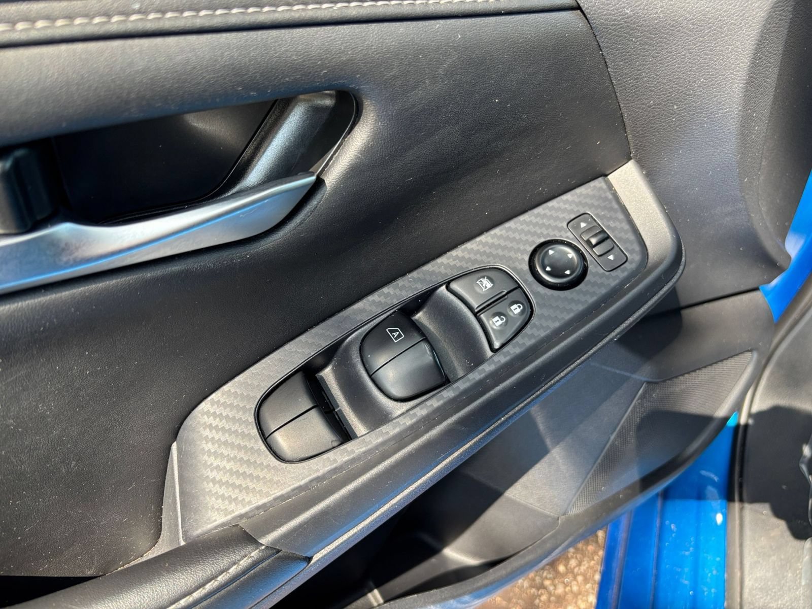 Used 2025 Nissan Sentra SV FWD image 18