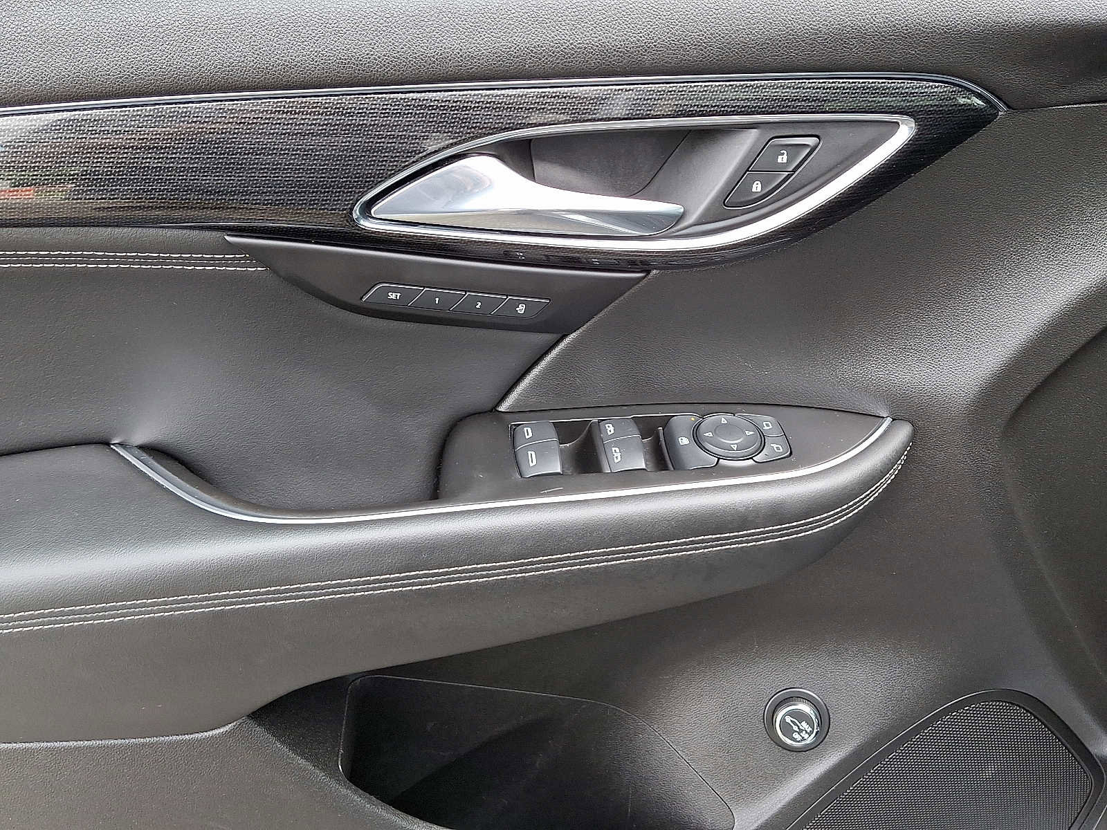 Used 2023 Buick Envision Essence w/ Sport Touring Package image 12