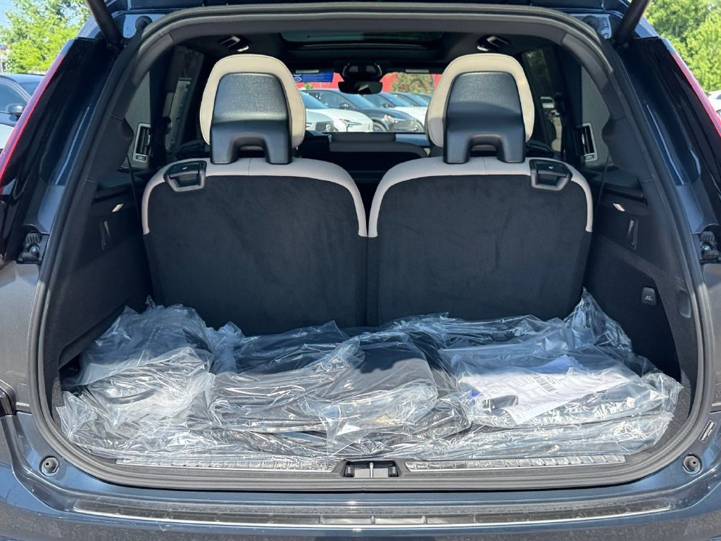 New 2026 Volvo XC90 T8 Plus w/ Protection Package AWD/4WD image 5