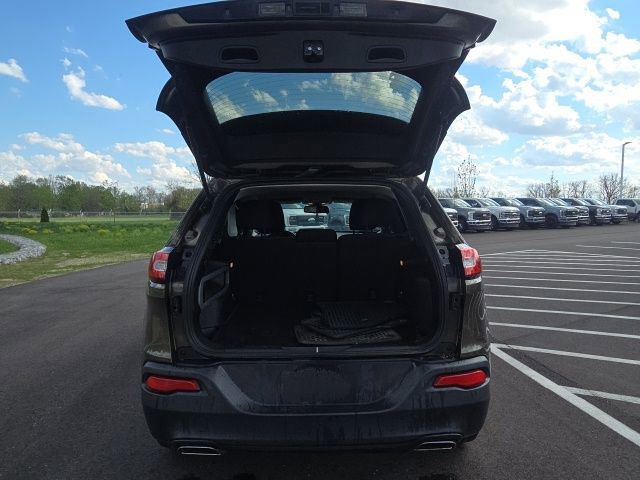 Used 2015 Jeep Cherokee Latitude w/ Cold Weather Group image 10