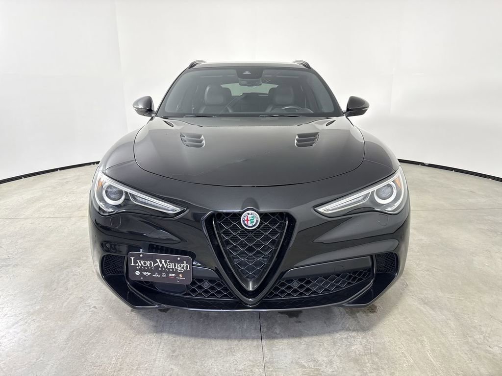 Used 2020 Alfa Romeo Stelvio Quadrifoglio image 10