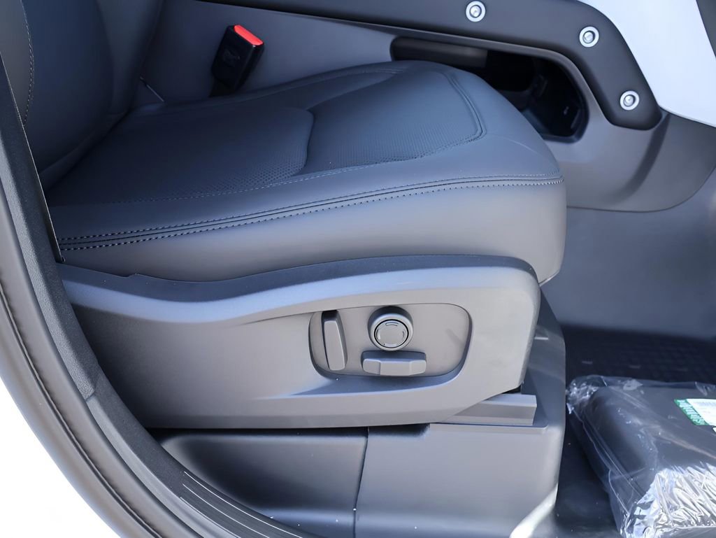 New 2025 Land Rover Defender 110 S image 11