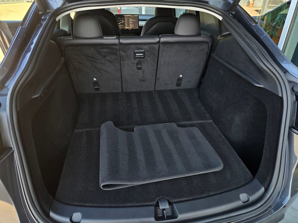 Used 2023 Tesla Model Y Long Range image 23