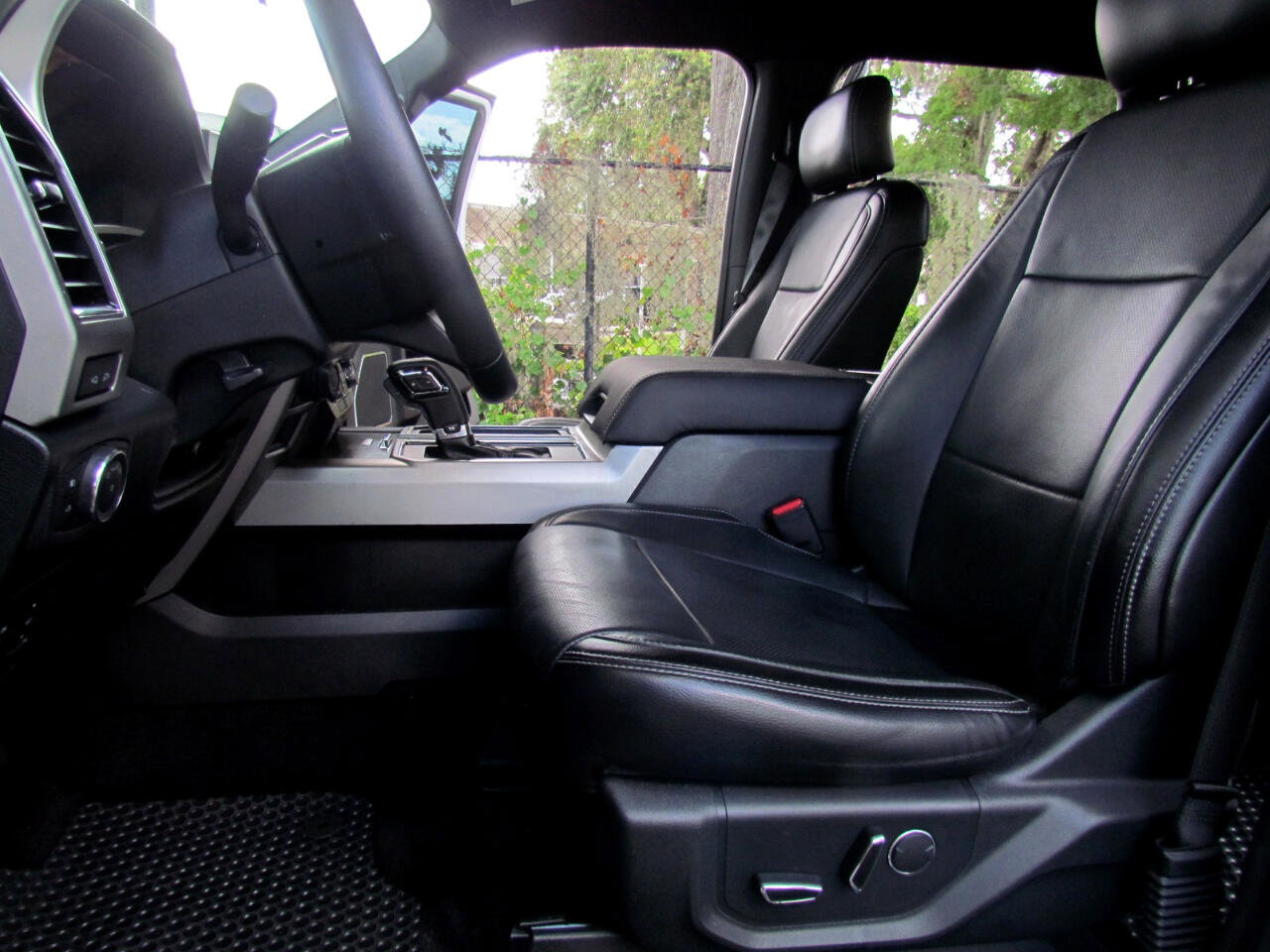 Used 2017 Ford F150 Lariat image 19