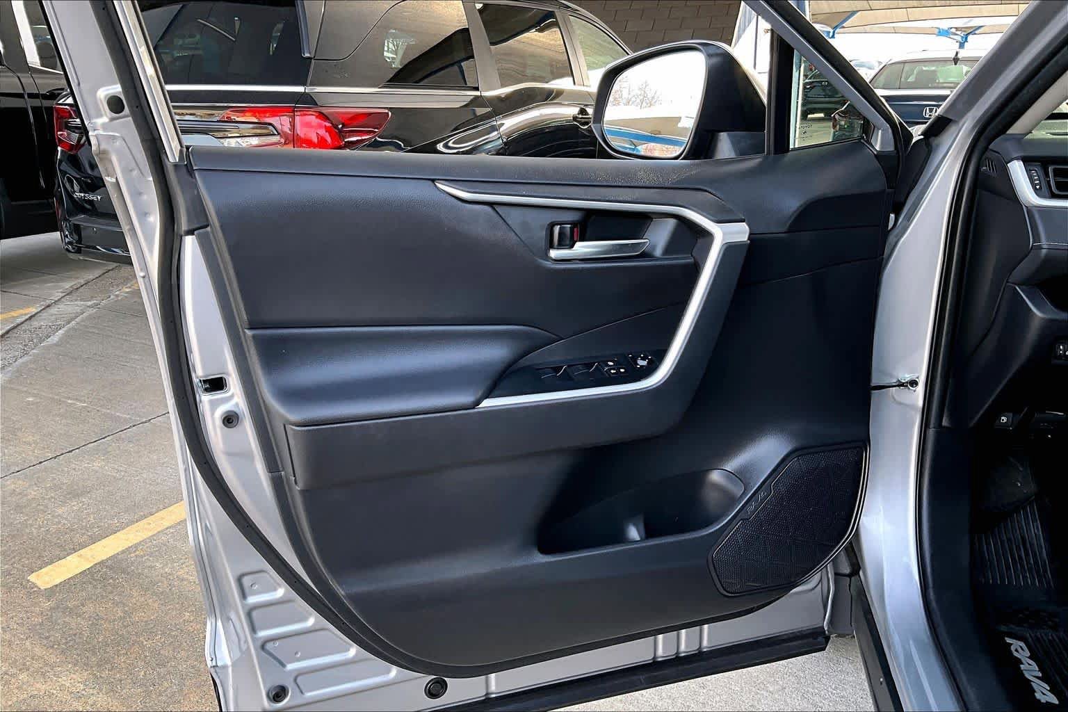 Used 2020 Toyota RAV4 XLE image 22