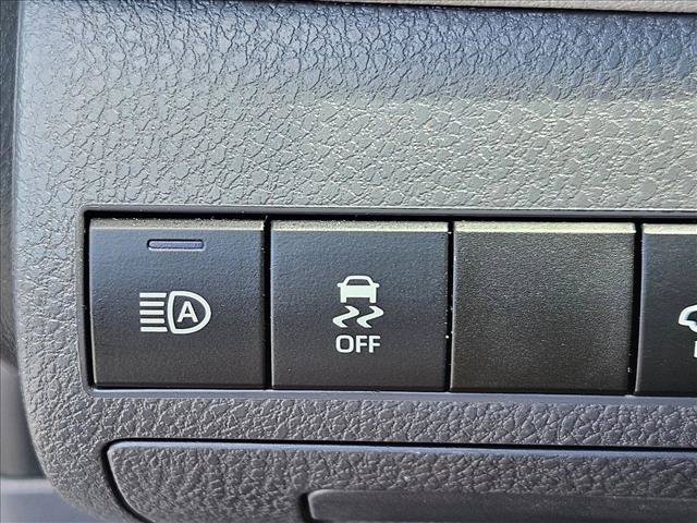 Used 2020 Toyota Camry LE FWD image 8