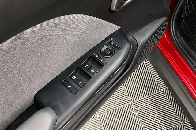 Used 2025 Kia K4 EX image 37