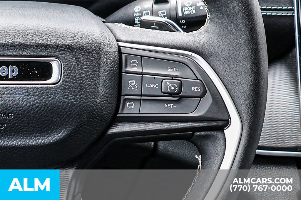 Used 2025 Jeep Grand Cherokee Altitude AWD/4WD image 35