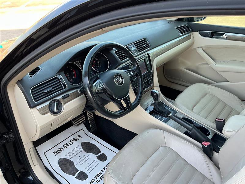 Used 2016 Volkswagen Passat 1.8T w/ Lighting Package image 29