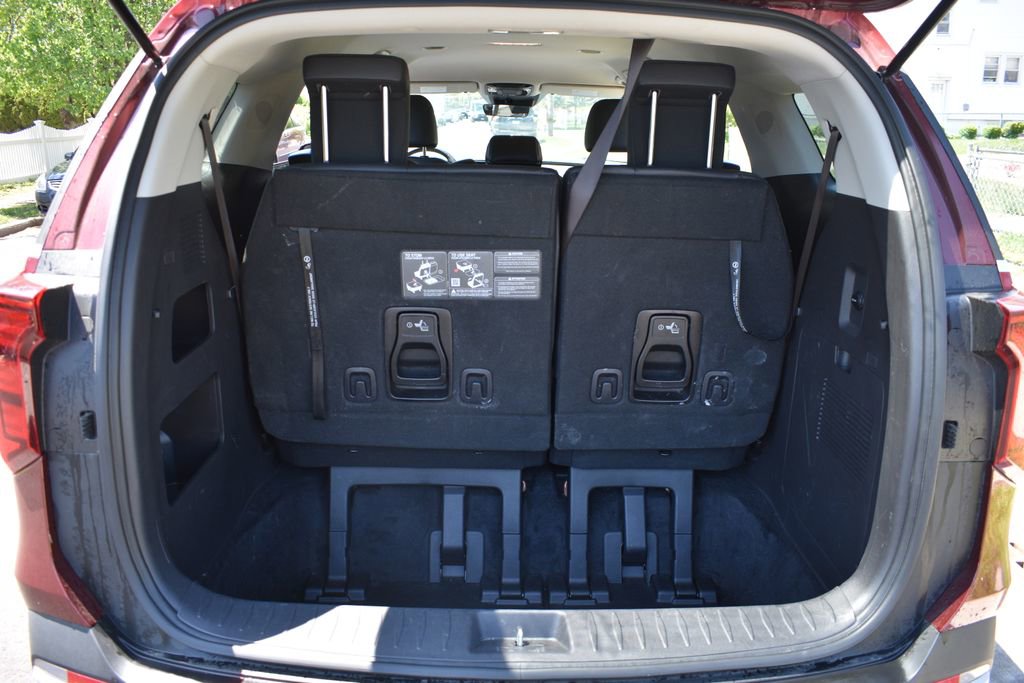 Used 2025 Kia Carnival FWD image 35