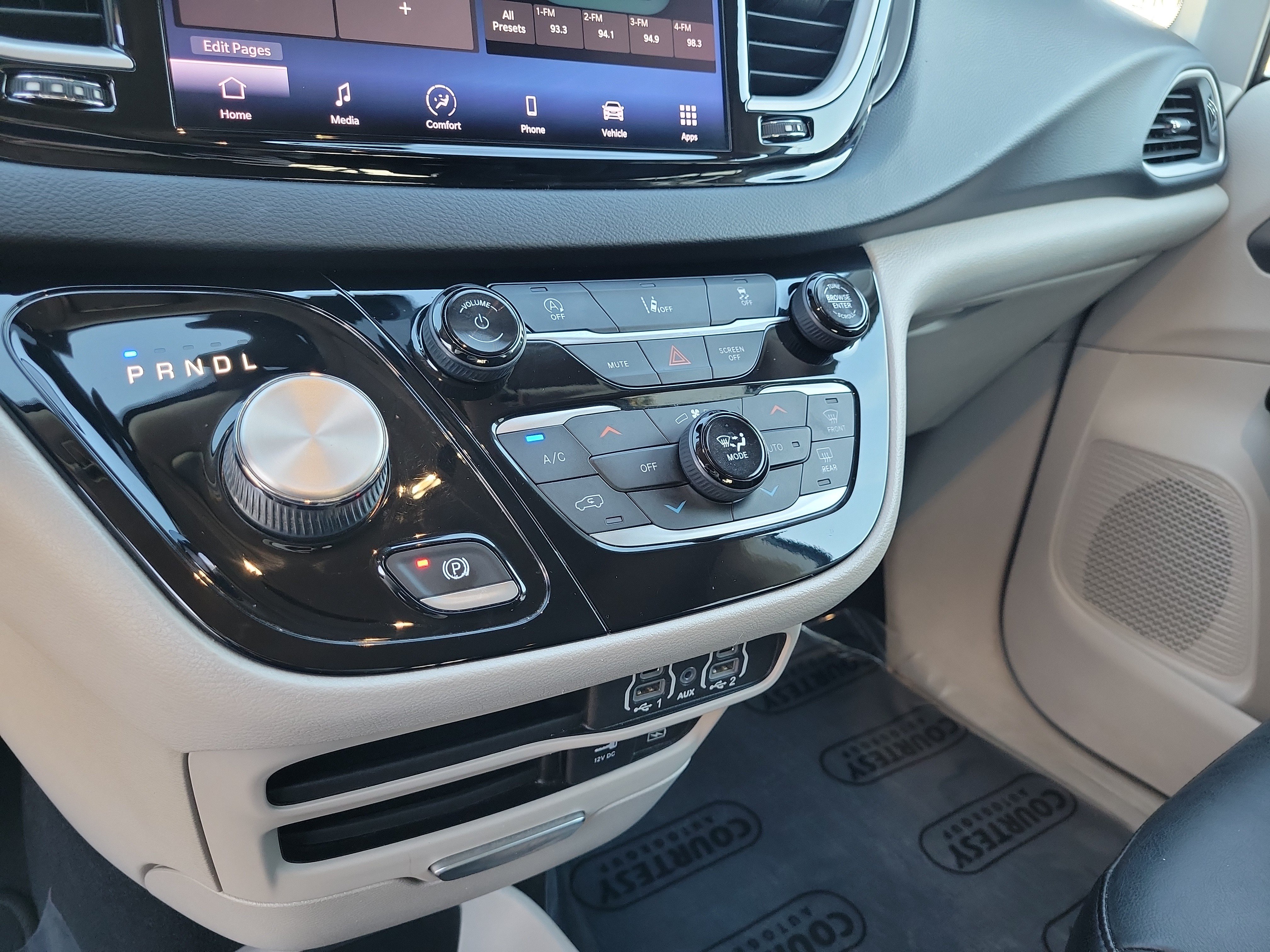 Used 2022 Chrysler Pacifica Touring-L FWD image 22