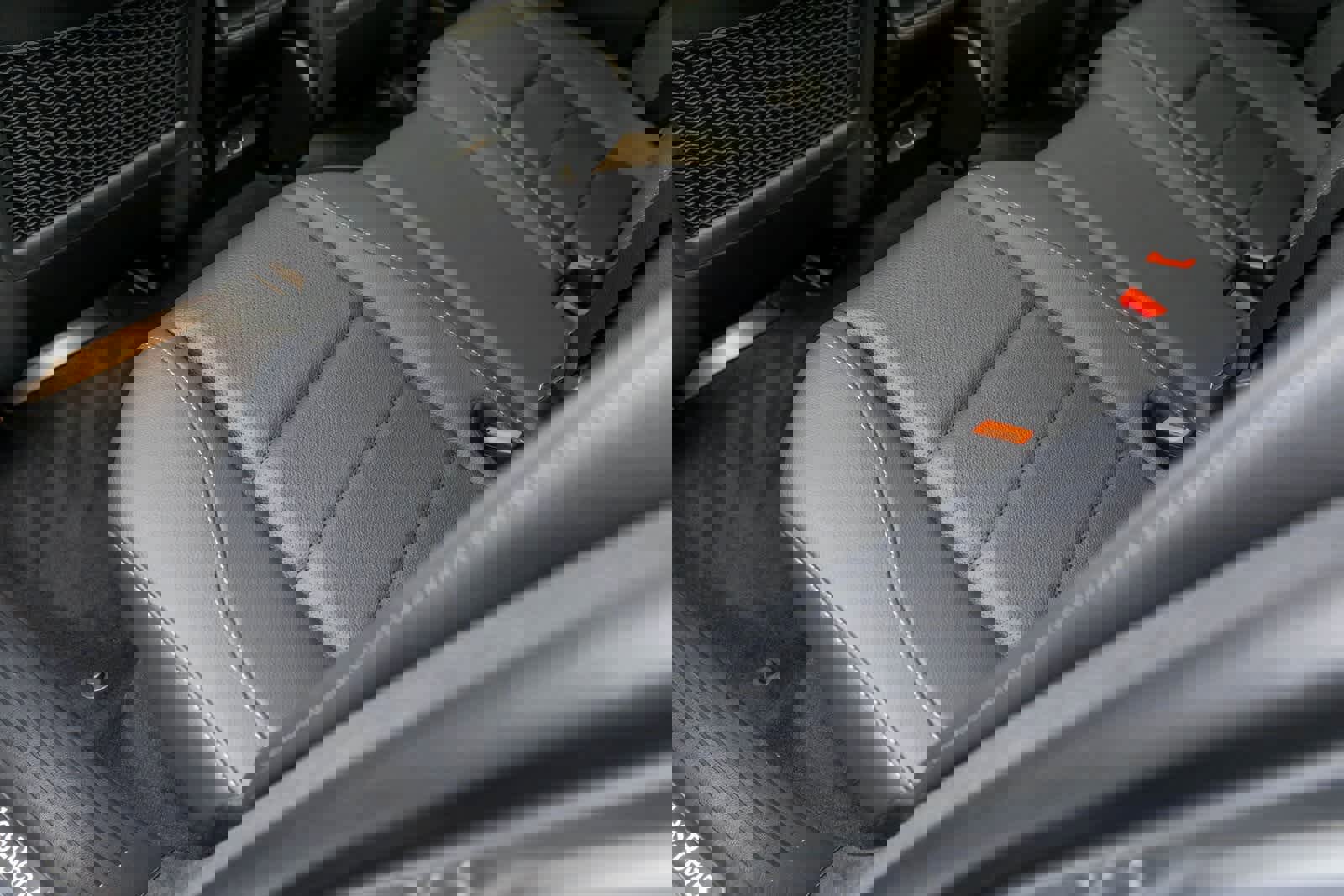 Used 2025 Mercedes-Benz GLE 450e 4MATIC w/ Driver Assistance Package image 39