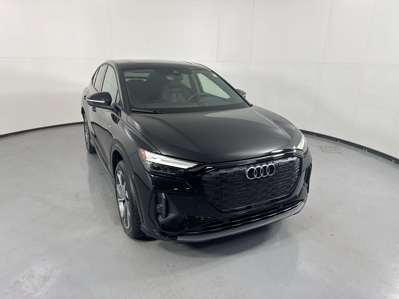 Used 2023 Audi Q4 e-tron Premium Plus w/ Premium Plus AWD/4WD image 29