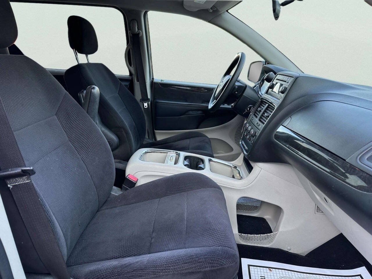 Used 2013 Dodge Grand Caravan SXT FWD image 23