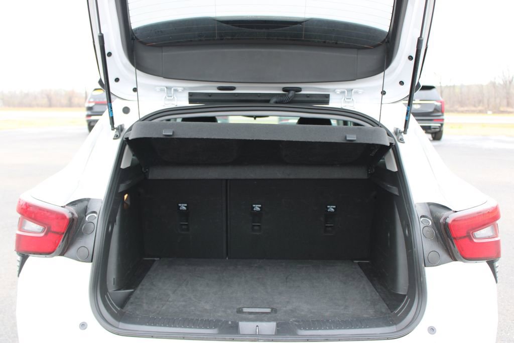 Used 2025 Chevrolet Trax LT w/ LT Convenience Package image 13