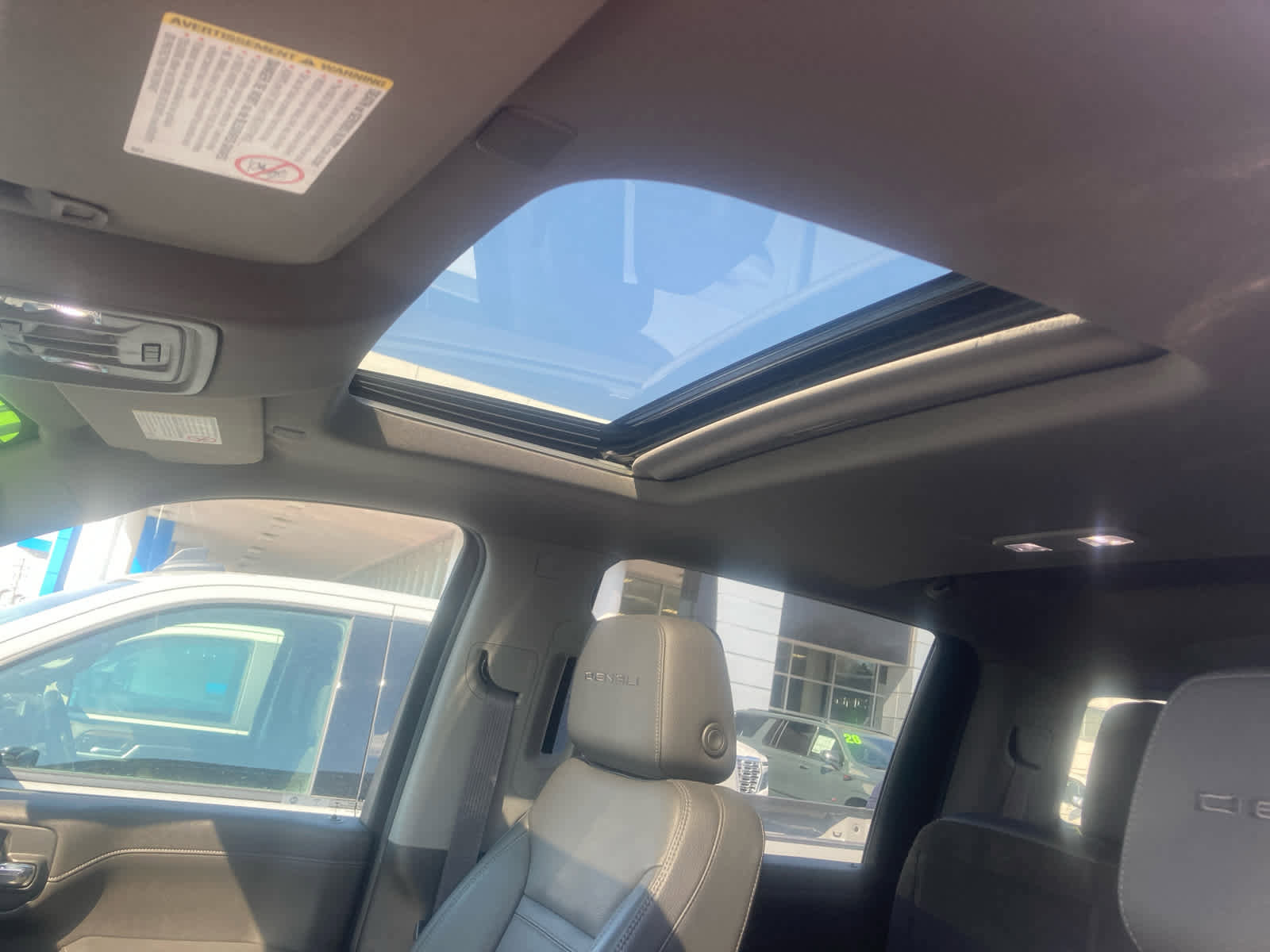 Used 2022 GMC Sierra 2500 Denali w/ Denali Ultimate Package AWD/4WD image 3