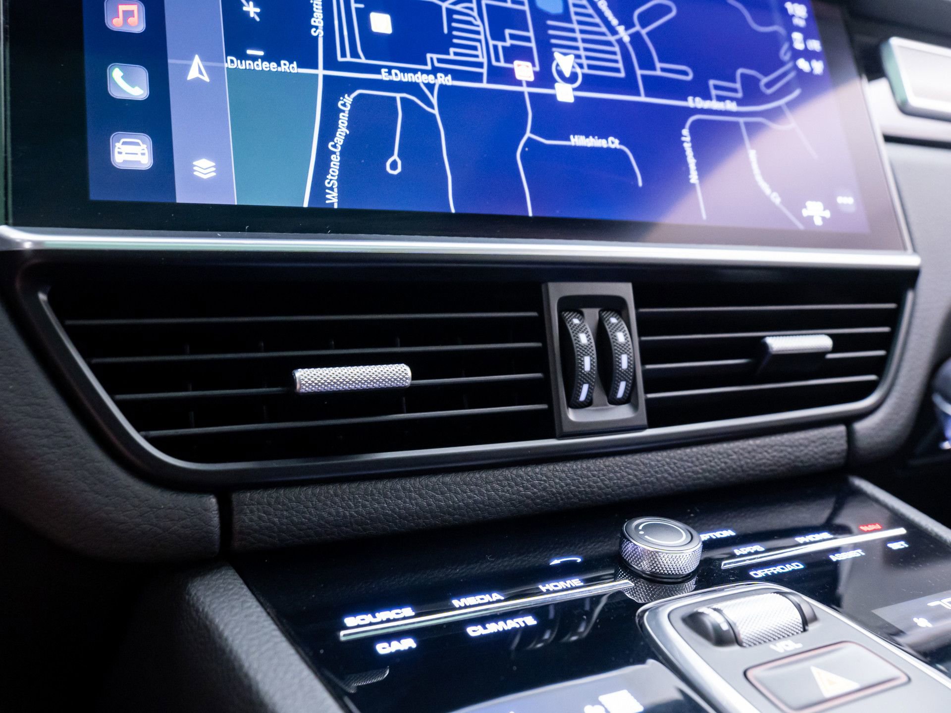 Certified 2022 Porsche Cayenne Platinum Edition image 25