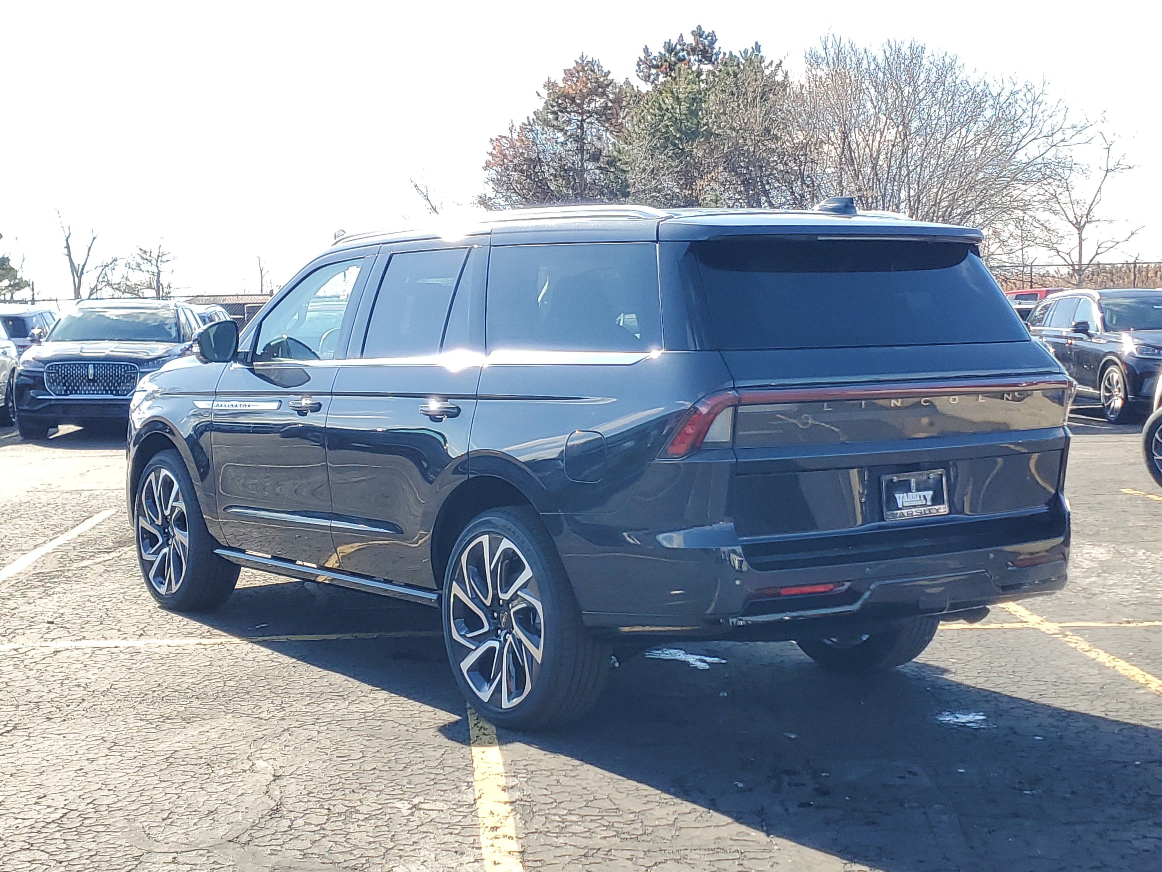 New 2026 Lincoln Navigator Reserve image 3