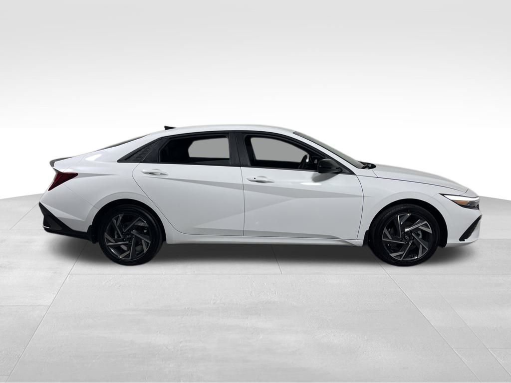 New 2025 Hyundai Elantra SEL image 6