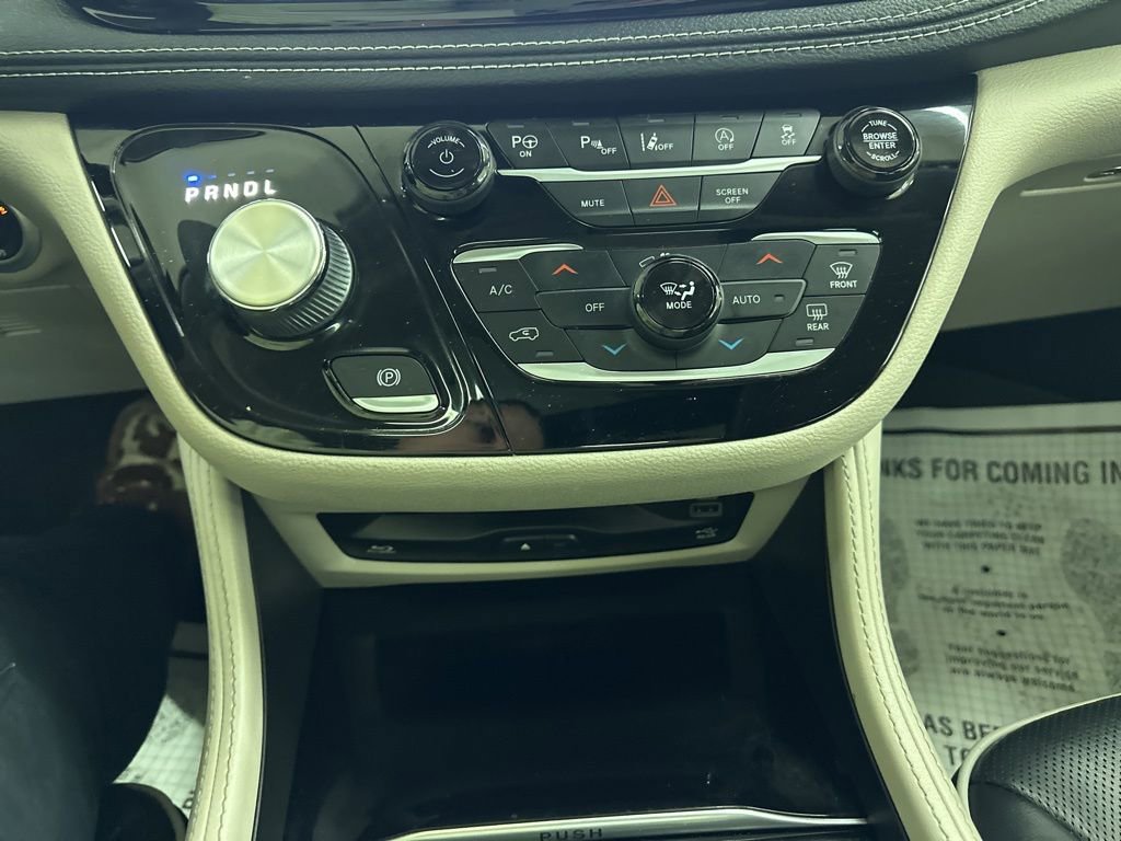 Used 2022 Chrysler Pacifica Limited w/ Uconnect Theater Family Group image 42