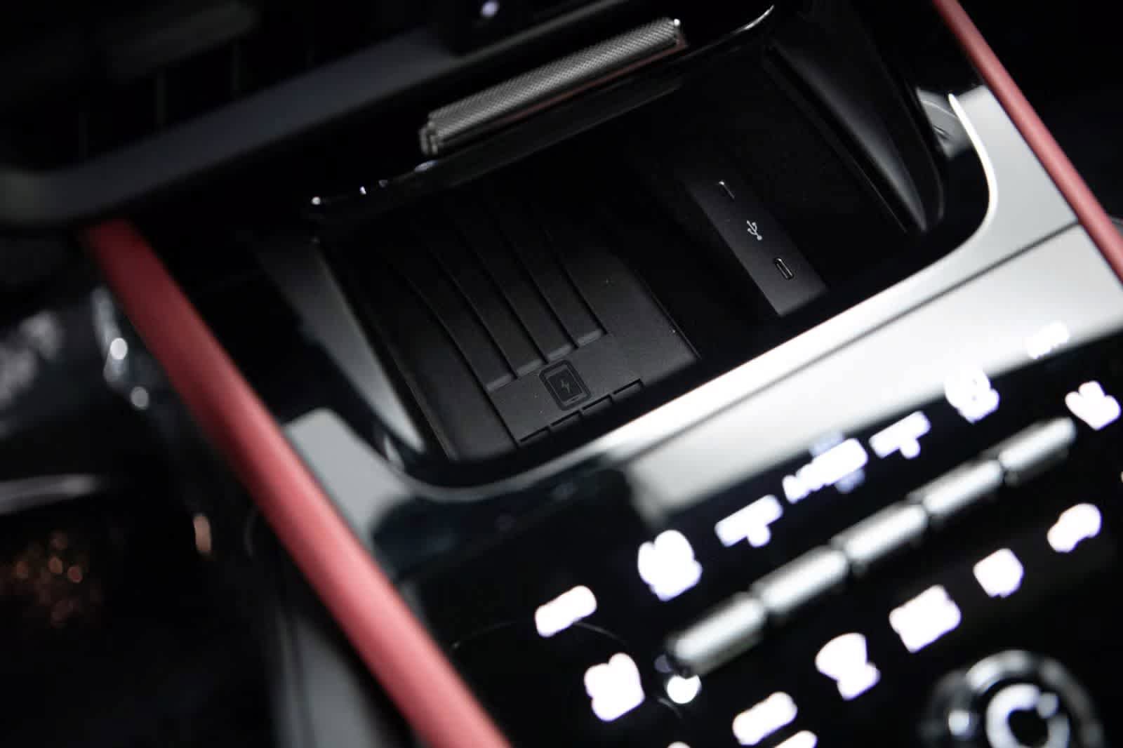 Certified 2025 Porsche Cayenne E-Hybrid AWD/4WD image 32