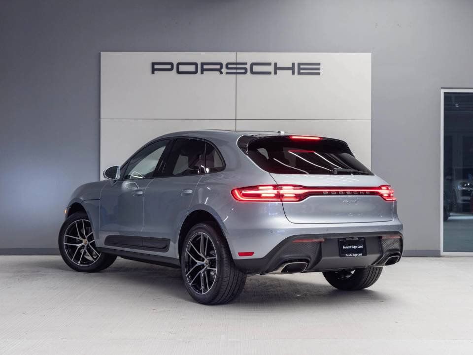 Certified 2026 Porsche Macan image 3